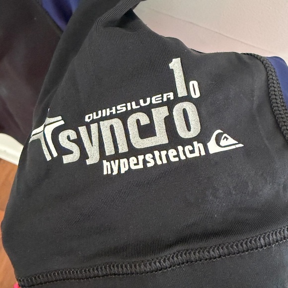 Quiksilver children Blue and Black Swim Shirt - Picture 2 of 5